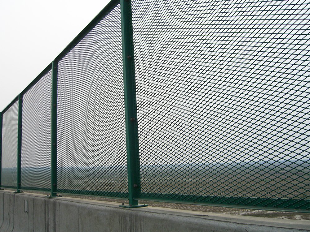 二七区钢板网护栏